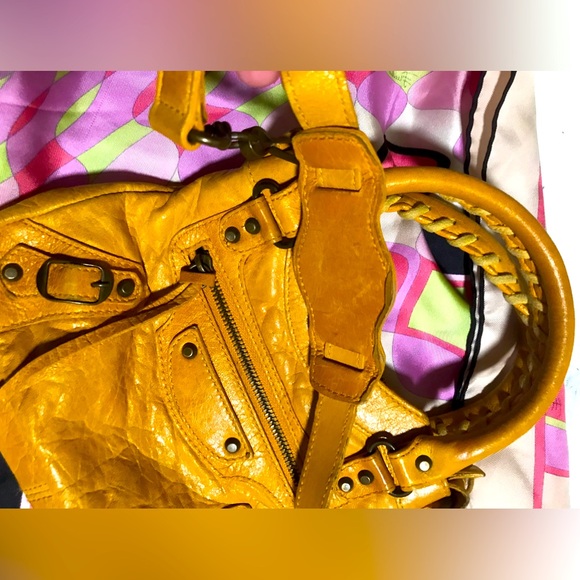 VINTAGE AUTHENTIC BALENCIAGA CHÈVRE FIRST MINI MOTORCYCLE YELLOW CITY TOTE BAG - Picture 1 of 13